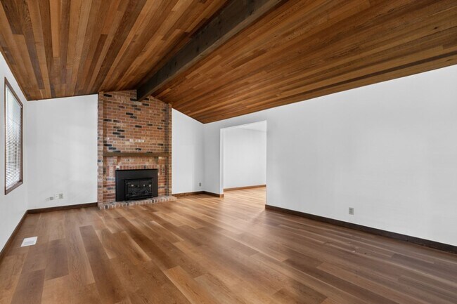 Building Photo - 10612 NE 154th Pl