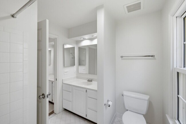 Building Photo - Spacious 5-Bedroom Colonial with Walk-Out Basement in Sought-After Stonebridge