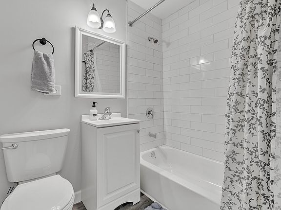 Building Photo - 7 Division St