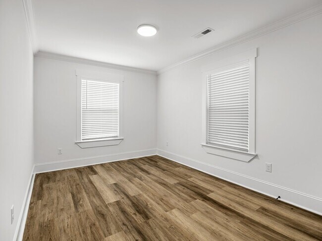 Building Photo - 214 Averill St