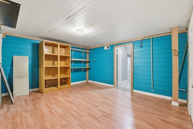 Building Photo - 506 Ogilvie St