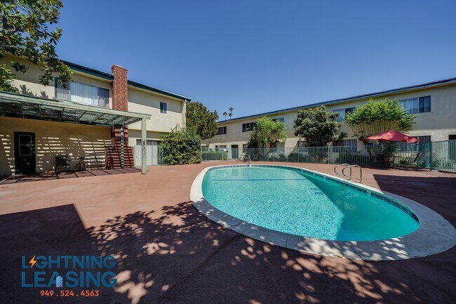 Building Photo - 5133 Yarmouth-25D
