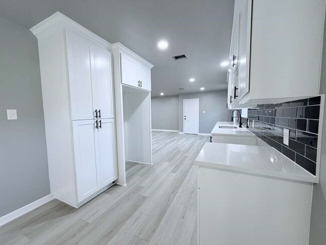 Building Photo - 7715 Catalina Ln