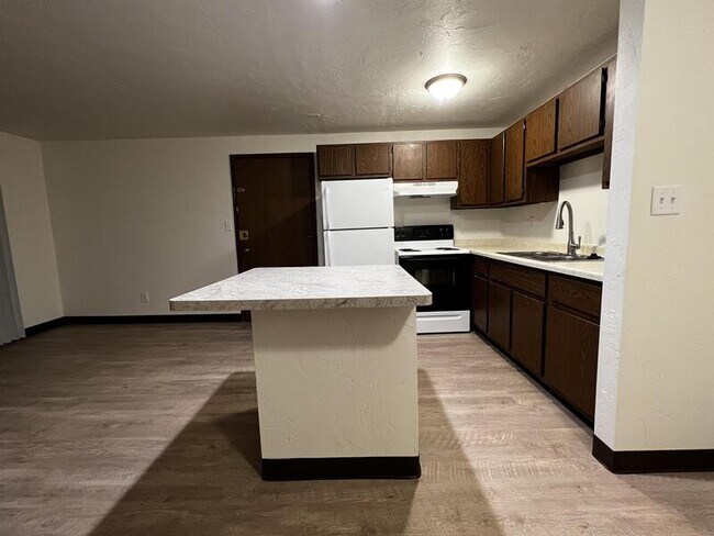 Building Photo - 2730 Humboldt Rd