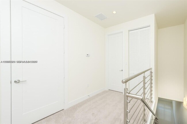 Building Photo - 10245 NW 63rd Terrace