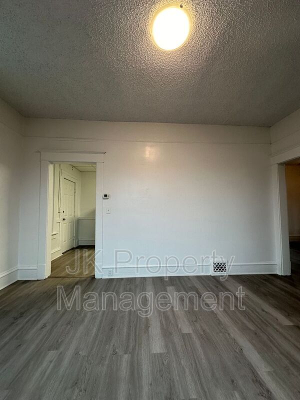 Building Photo - 604 2nd Ave S