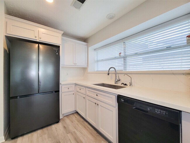 Building Photo - 3610 Honey Creek Dr