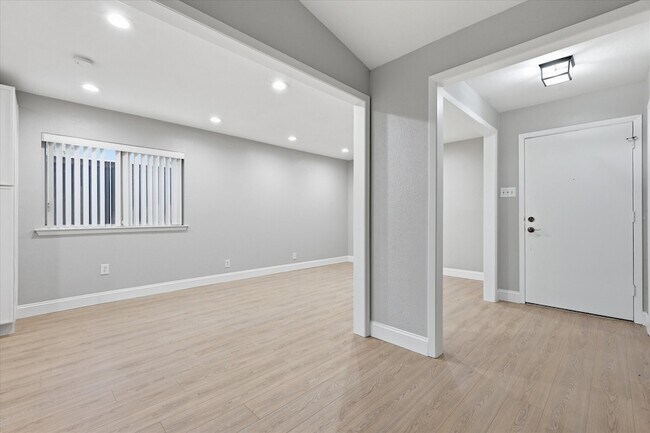 Building Photo - 2132 Bordeaux Dr