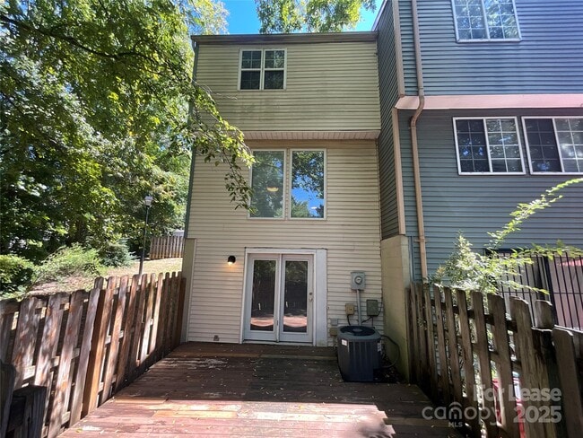 Building Photo - 7305 Pebblestone Dr