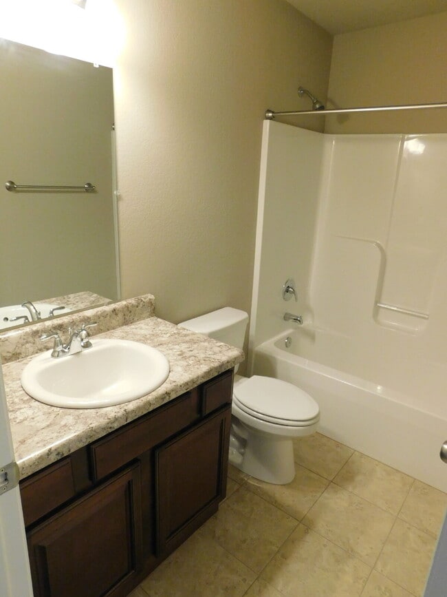 Building Photo - Charming Three Bedroom Home in Fayetteville  To schedule your own showing: 479-341-6744. Apply at...