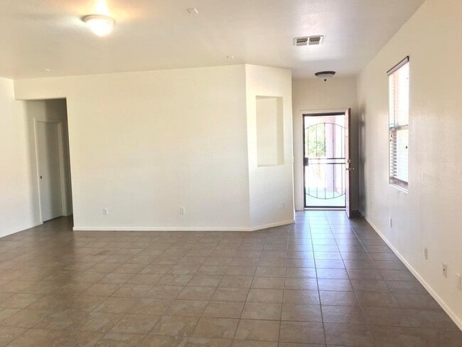 Building Photo - 7323 W St Charles Ave