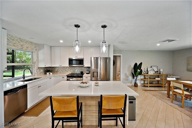 Building Photo - 404 Marathon Ct