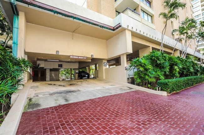 Building Photo - Aloha Towers - 2 bedroom, 2 bath corner unit with 1 covered parking stall