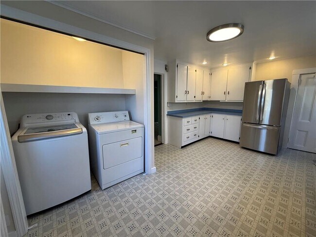 Building Photo - 1 Bartlett Ct