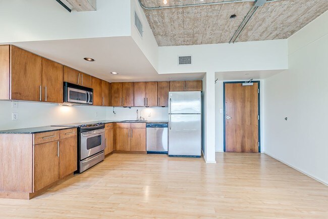 Building Photo - 1209 N Harvey Ave. 301