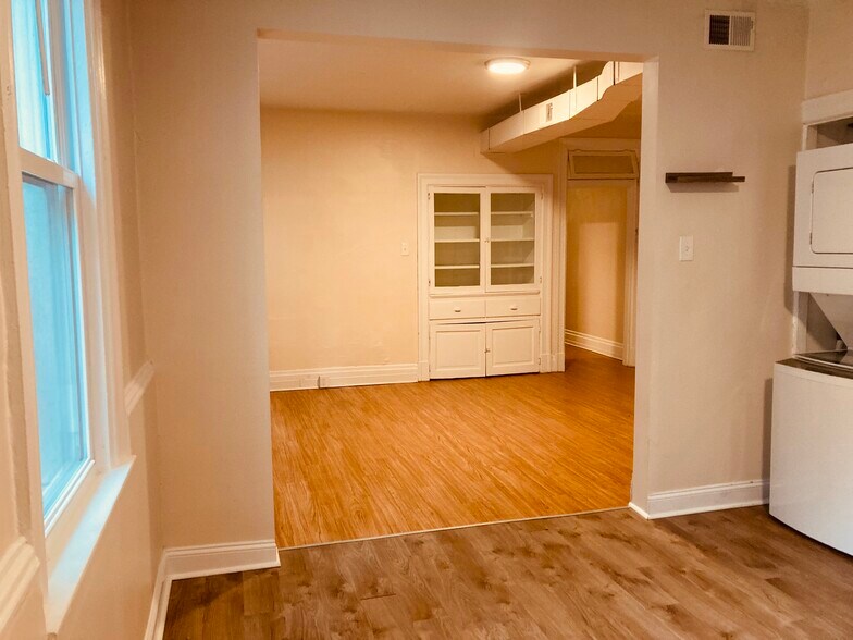 Building Photo - 1630 Lowrie St