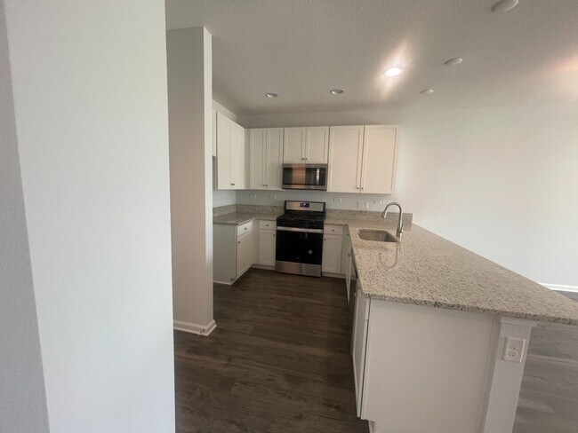 Building Photo - 34 Pinebury Ln