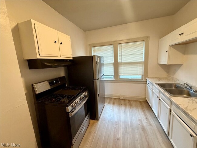 Building Photo - 3430 Beechwood Ave