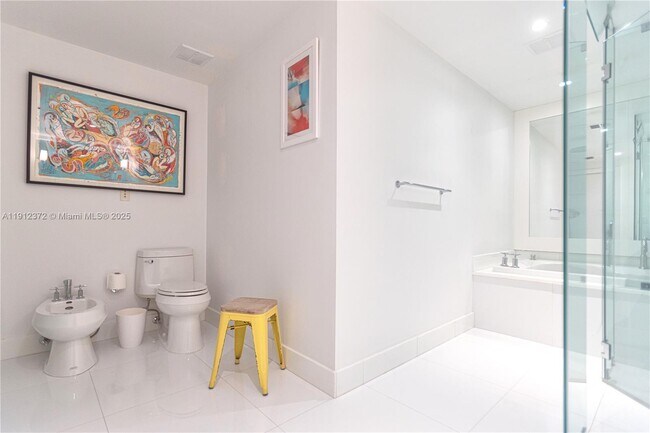 Building Photo - 520 West Ave