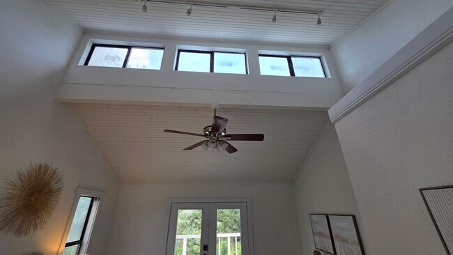 Building Photo - 2802 De Soto Dr