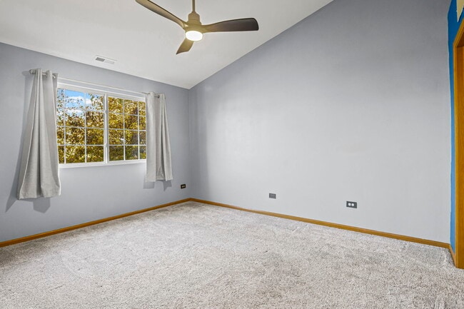 Building Photo - 1119 Clover Dr