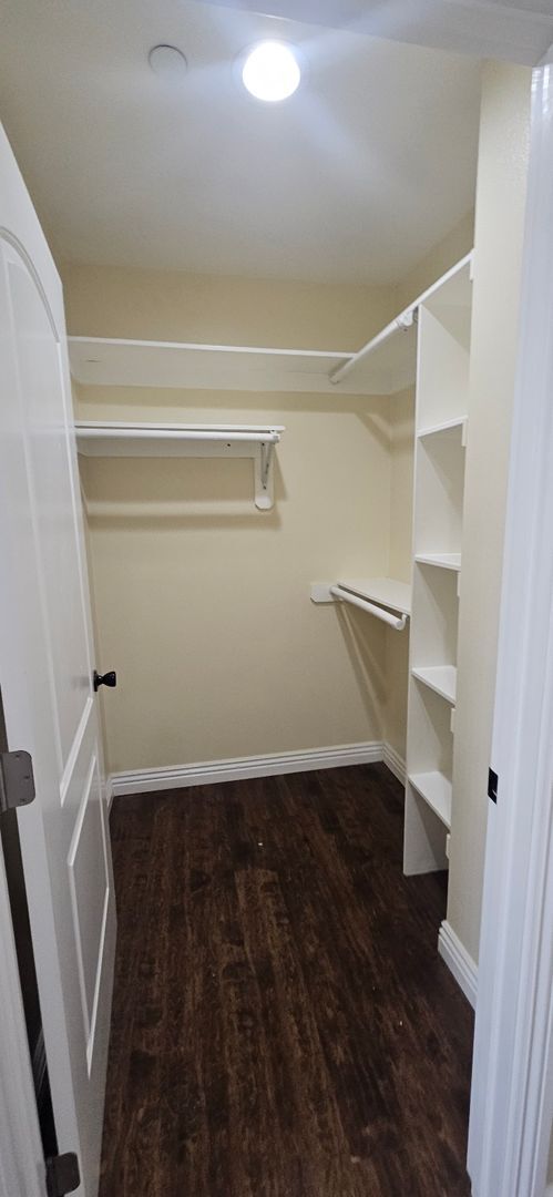 Building Photo - 75(611)