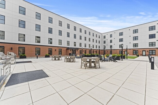 Building Photo - 416 Highland Ave