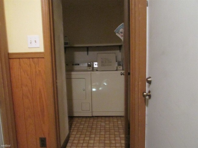 Building Photo - 2 br, 1 bath 4plex - 4746 Ravenswood Dr SW