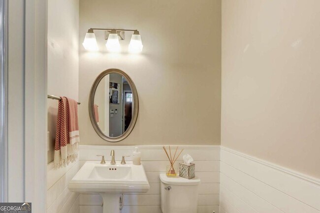 Building Photo - 1450 Edgebrook Ct NE