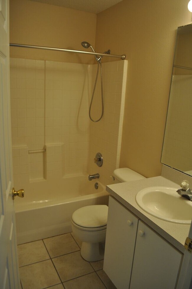 Building Photo - 16 Russman Ln