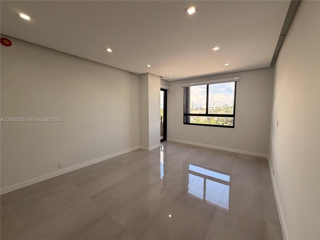 Building Photo - 151 Crandon Blvd