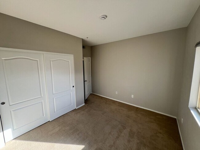 Building Photo - Silver Creek Condo- Three Bedroom Two Bath