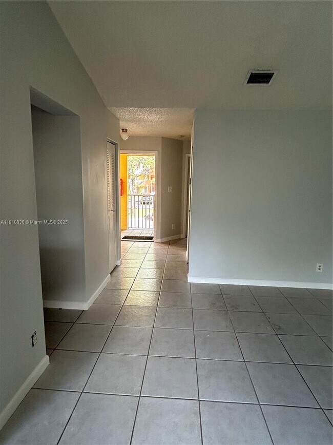 Building Photo - 1060 Coral Club Dr