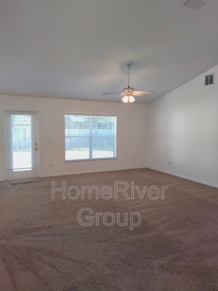 Primary Photo - 762 NW Fairhaven Dr