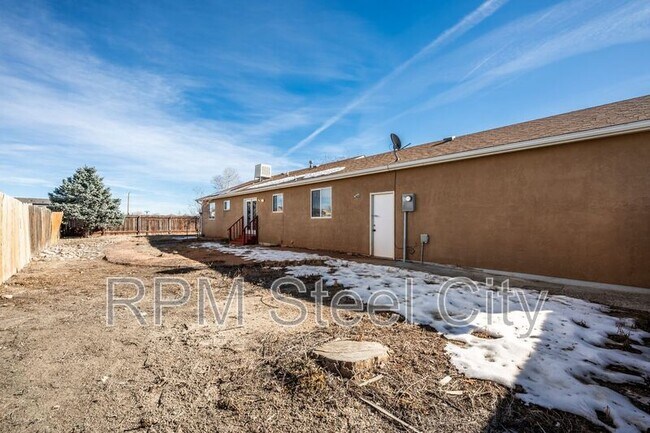 Building Photo - 4645 Ridge Dr