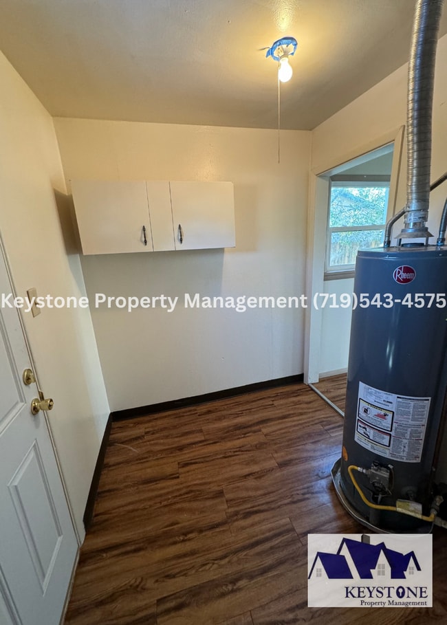 Building Photo - Charming 2-Bedroom Ranch-Style Home with Attached Garage $1280/$1280