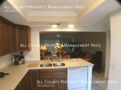 Building Photo - First Floor/Pet Friendly/Pool/GREAT Location