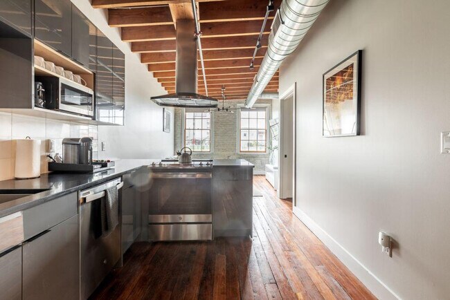 Building Photo - 315 Girod St