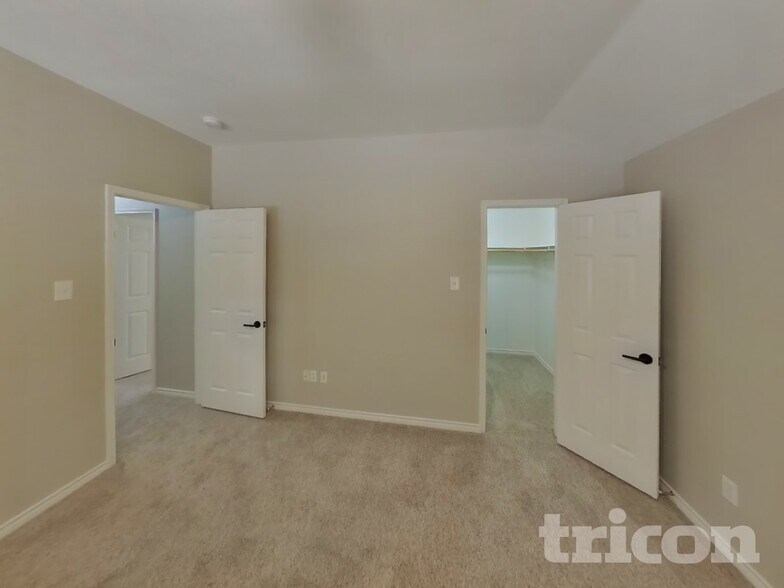 Building Photo - 8401 Manchester Dr