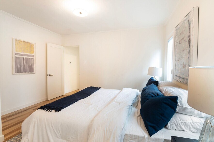 Building Photo - 15946 Hart St