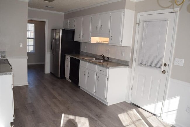 Building Photo - 4365 White Pines Ct