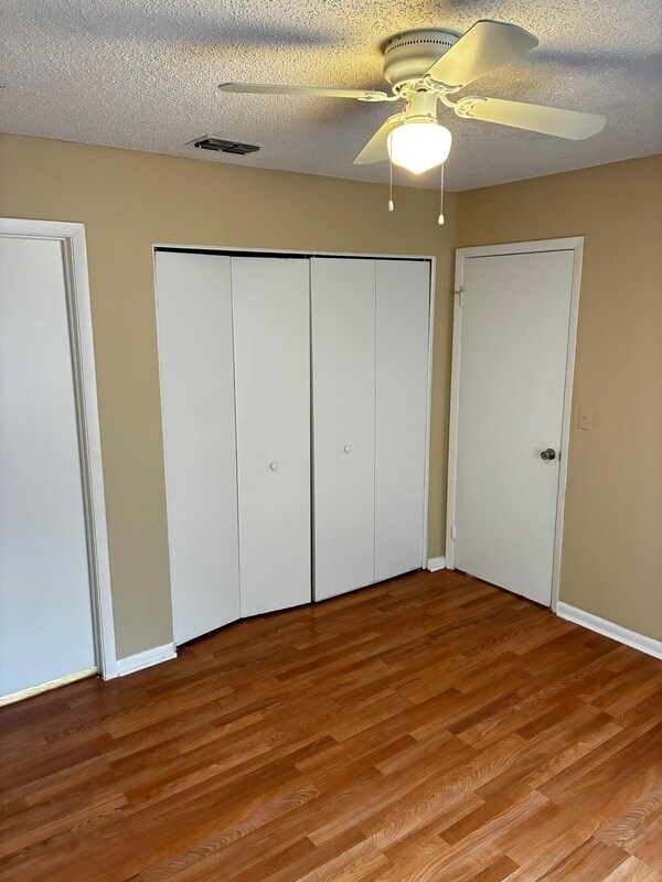 Building Photo - 10706 Meadowlea Dr