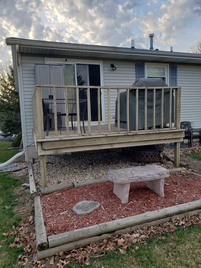 Building Photo - 1122-1124 Waunakee Duplex