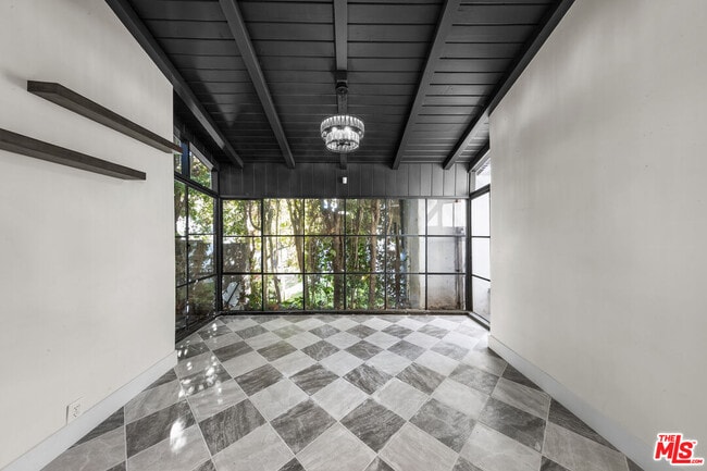 Building Photo - 2615 Canyon Dr