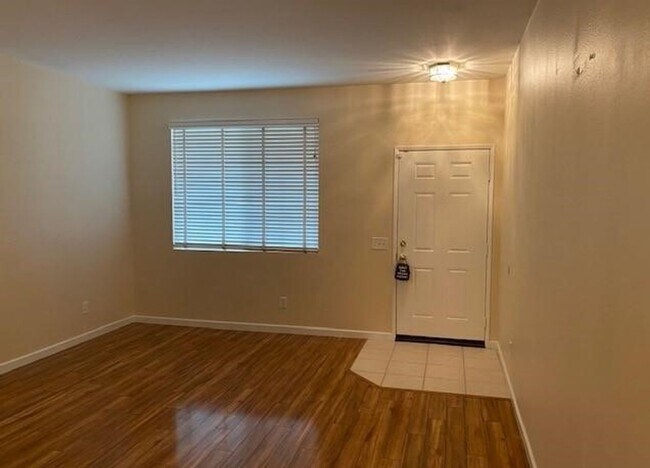 Building Photo - CLEAN ~ TURNKEY ~ SINGLE STORY ~ 4 BEDROOM / 2 BATH