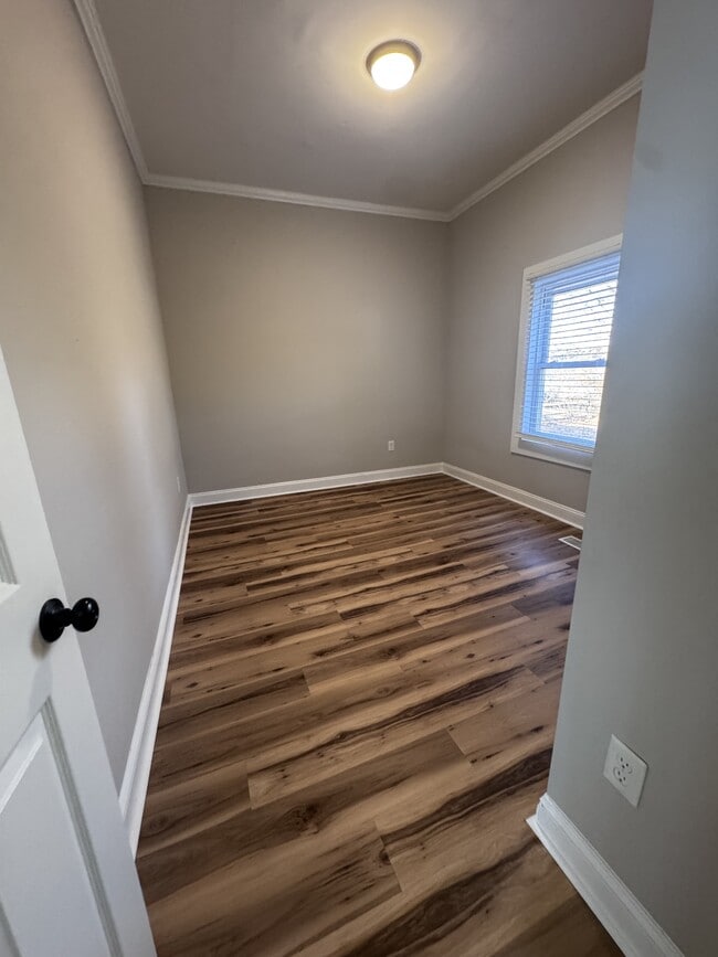 Building Photo - 616 Poplar Ave