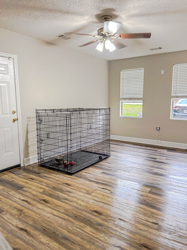 Building Photo - 3 Bed 2 Bath with a POOL in Martinez!