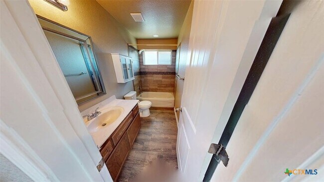 Building Photo - 307 Dober St