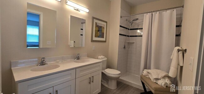 Building Photo - 211 Henderson Rd