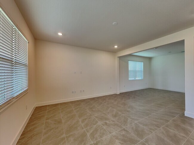 Building Photo - 3071 Sanctuary Dr